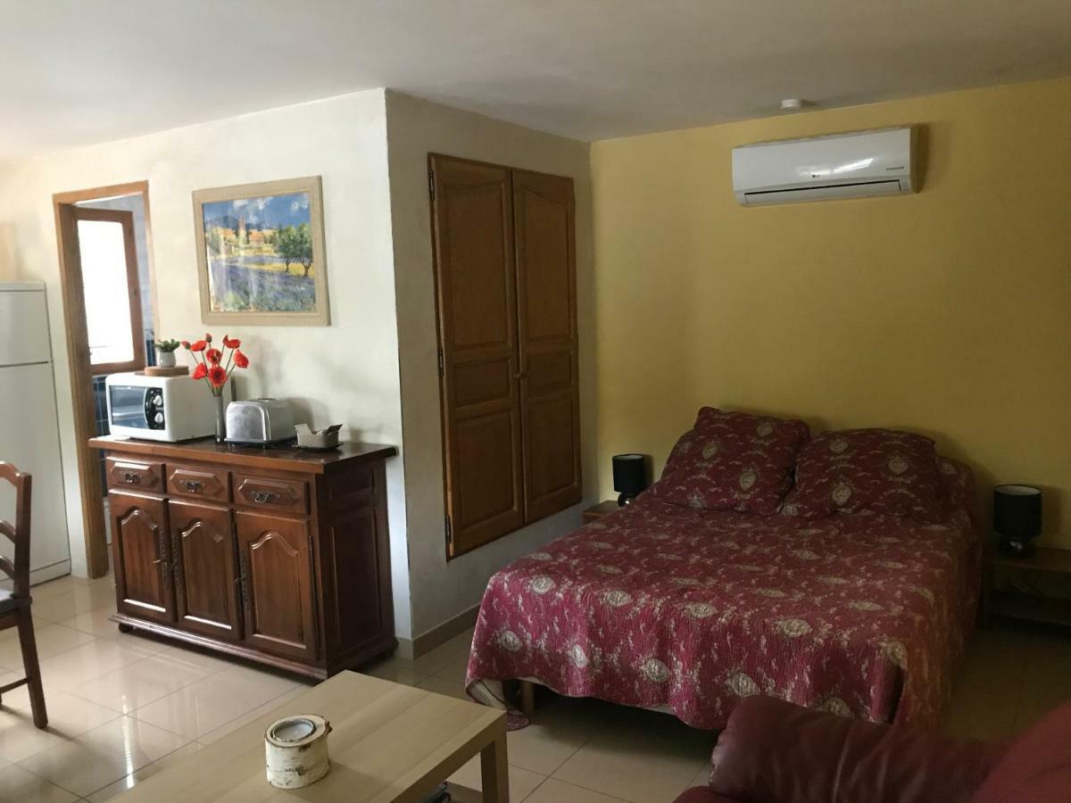 Les Buis Apartment Carpentras Bagian luar foto