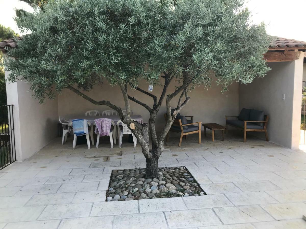 Les Buis Apartment Carpentras Bagian luar foto